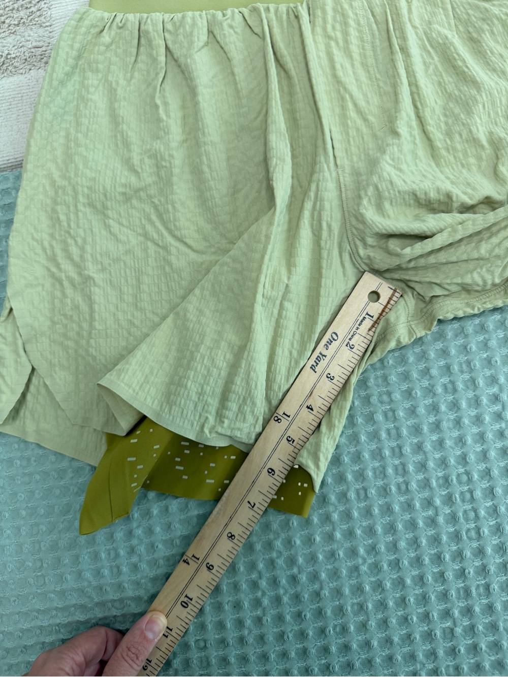 NWOT Lululemon Surge Lined Short 6" *Special Edition
Dew Green / Auric Gold - Picture 3 of 5
